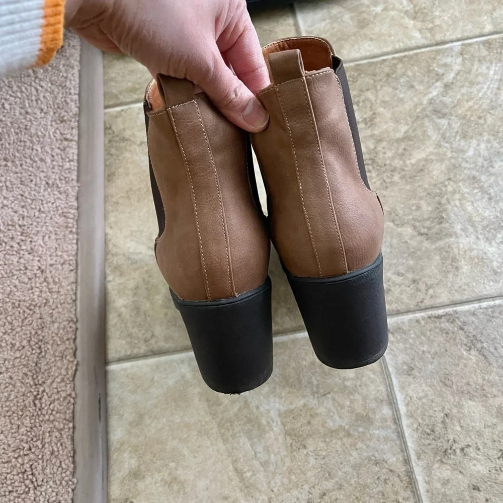 Women's DREAM PAIR Chelsea chunky heel ankle boots